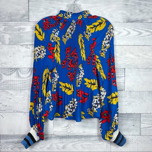 ❌SOLD❌Belle Vere Colorful Pleated Top - Picture 7 of 7